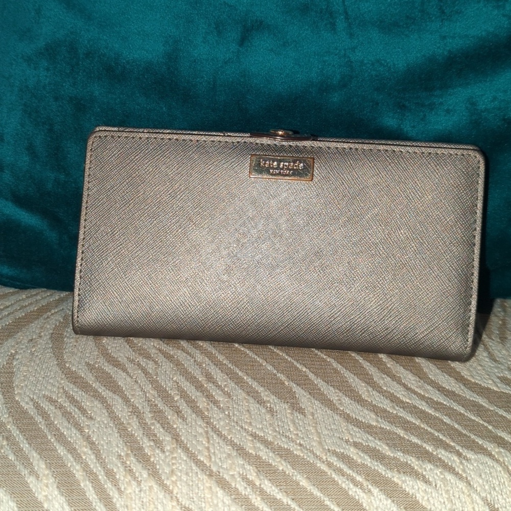 Kate Spade Silver wallet Used Condition